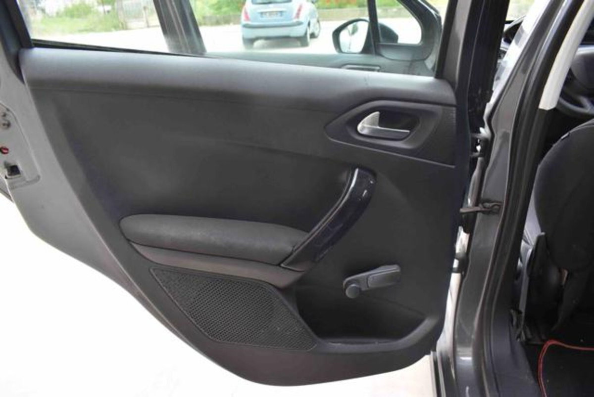 Peugeot 208 82 5 porte Allure (11)