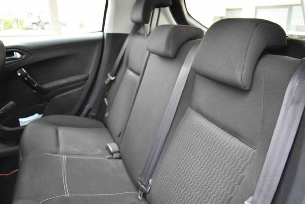 Peugeot 208 82 5 porte Allure (12)
