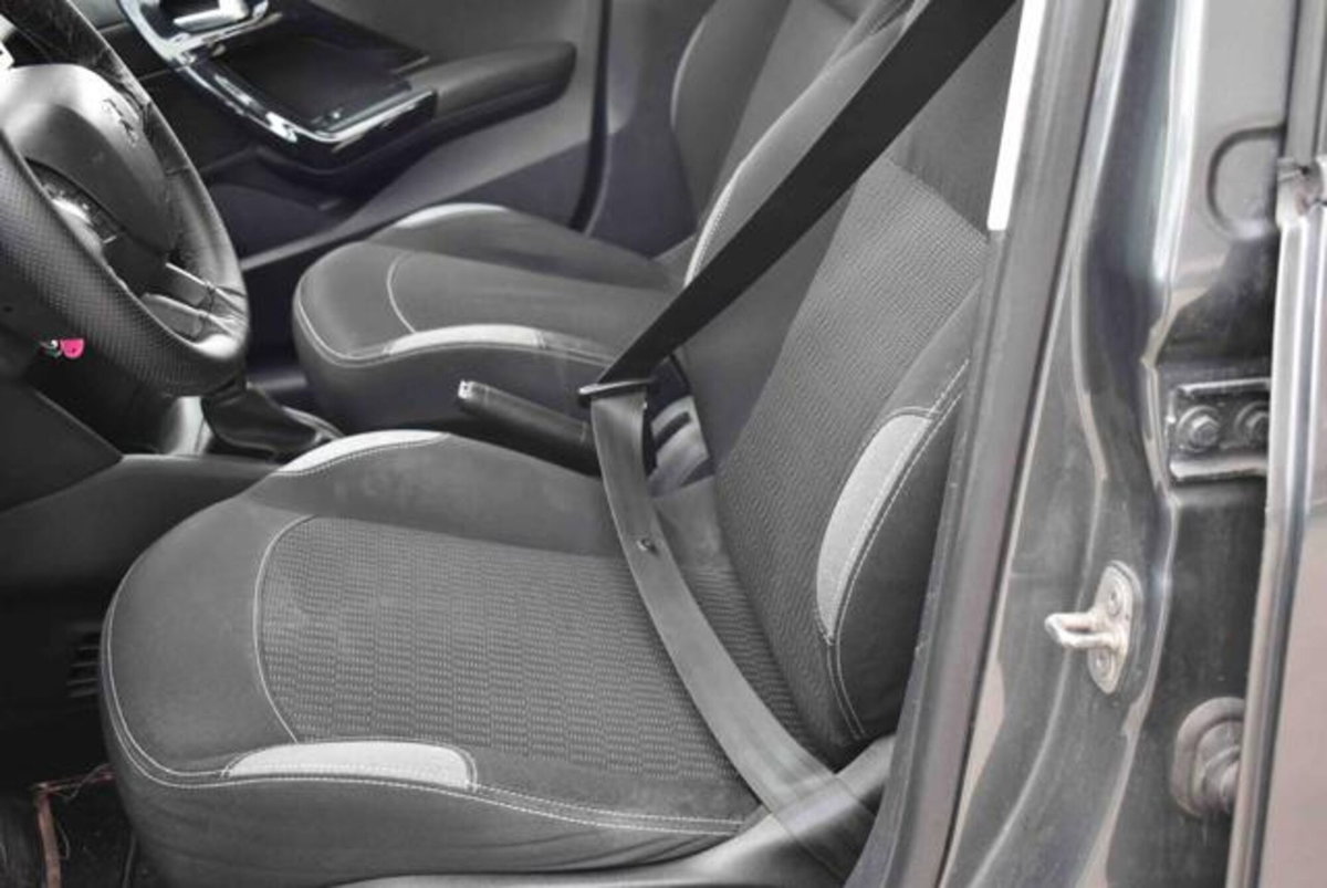 Peugeot 208 82 5 porte Allure (7)