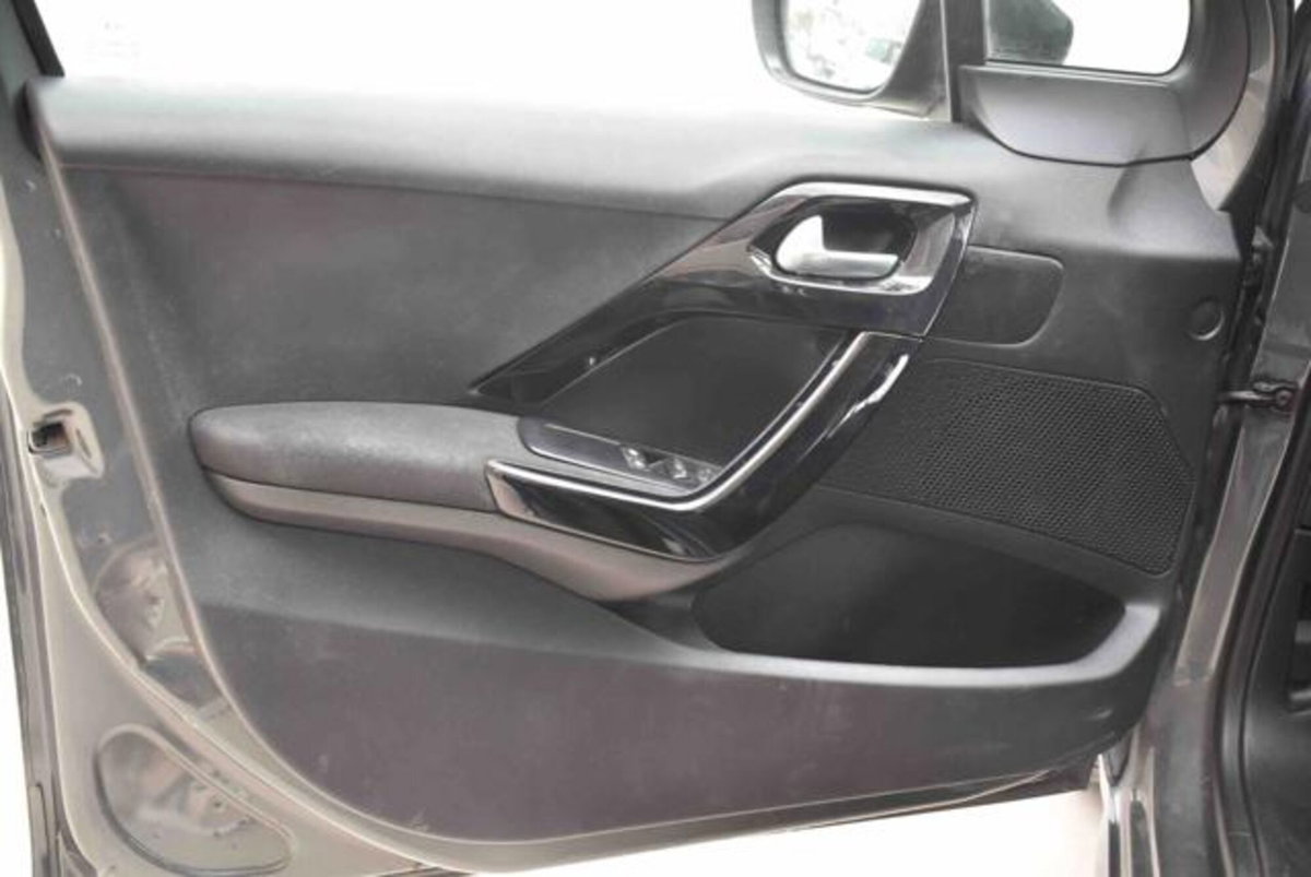 Peugeot 208 82 5 porte Allure (8)