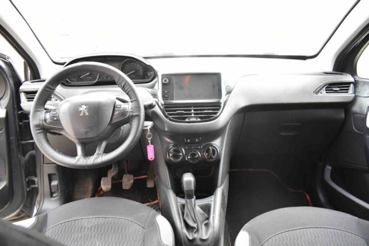 Peugeot 208 82 5 porte Allure (9)