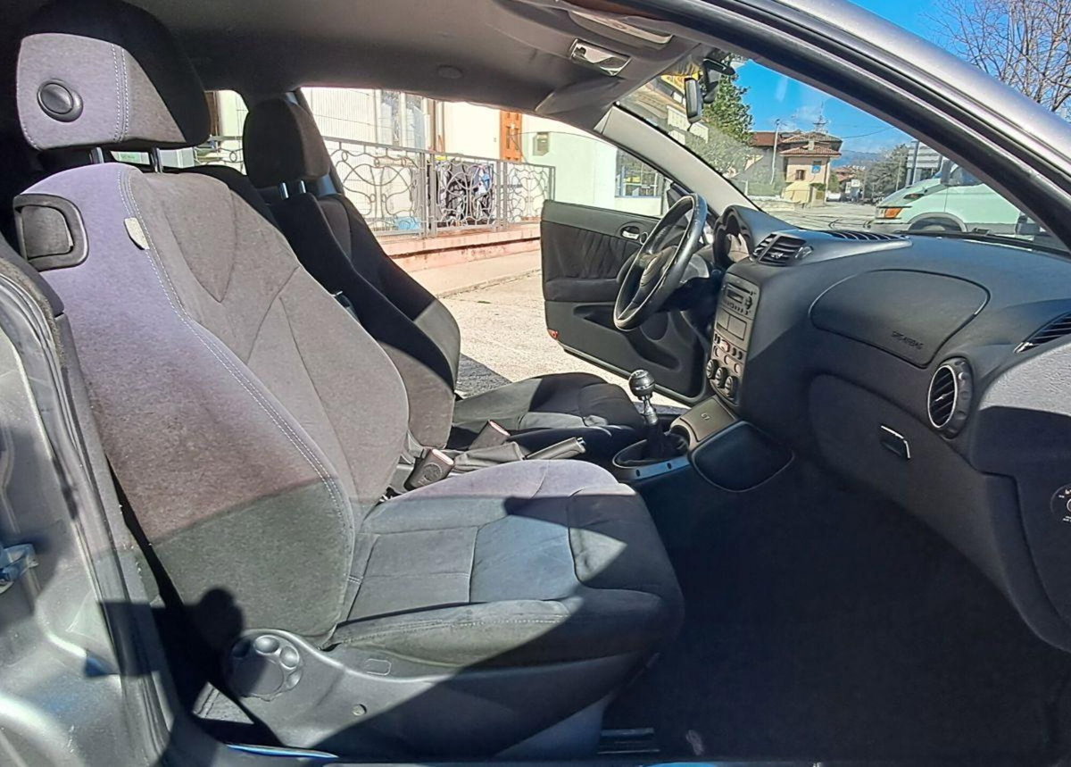 Alfa Romeo GT 1.9 JTDM 16V Progression (9)