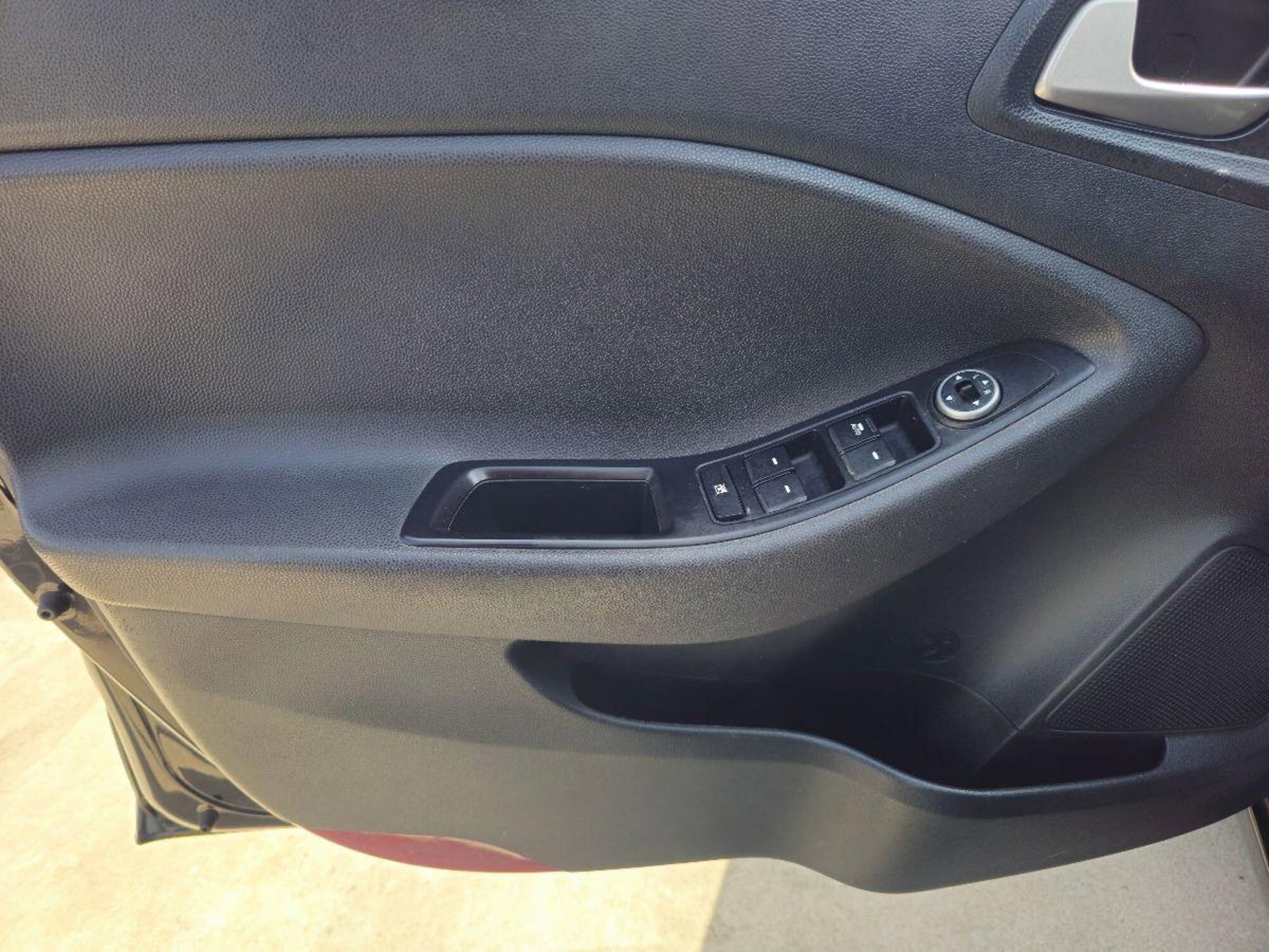 Hyundai i20 1.2 mpi Connectline mt (17)