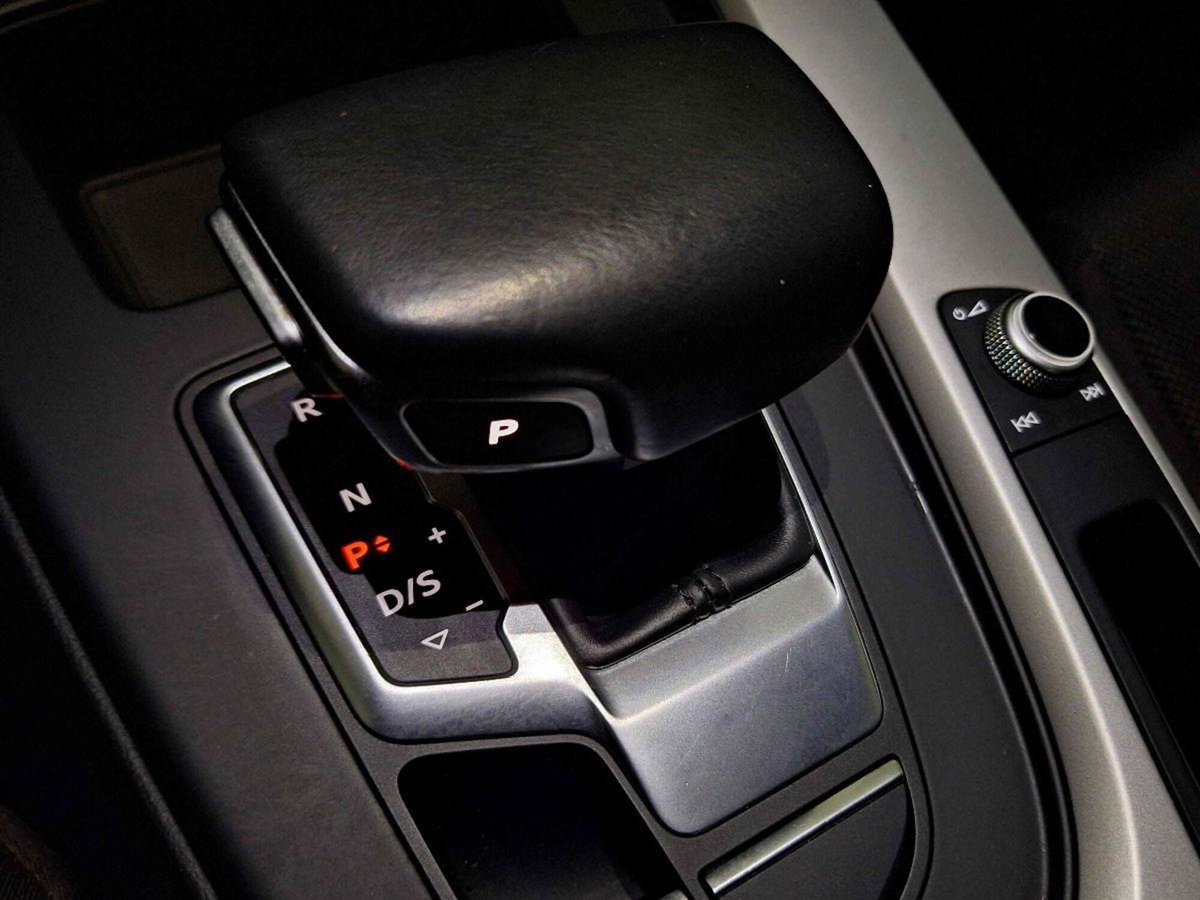 Audi A4 Avant 30 TDI/136 CV S tronic Business Advanced (14)