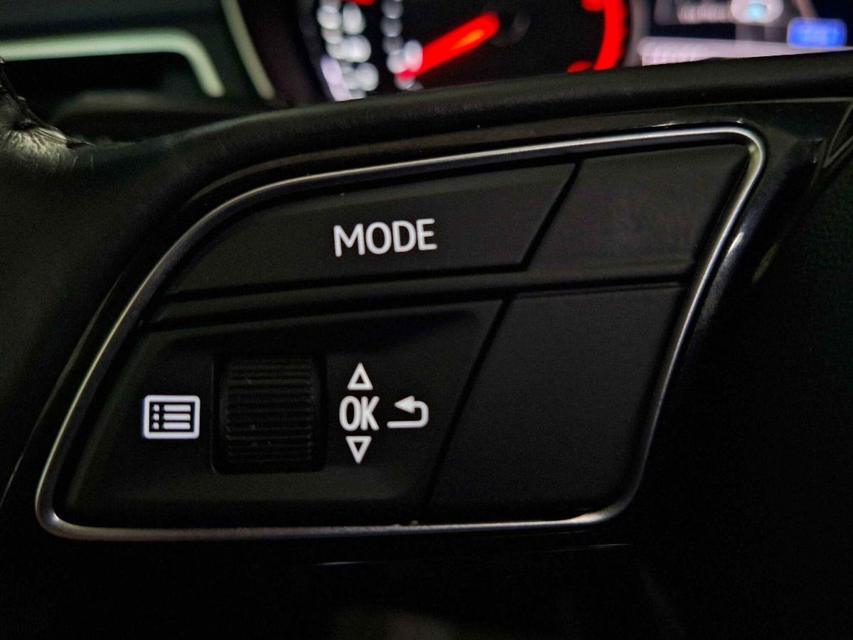 Audi A4 Avant 30 TDI/136 CV S tronic Business Advanced (18)