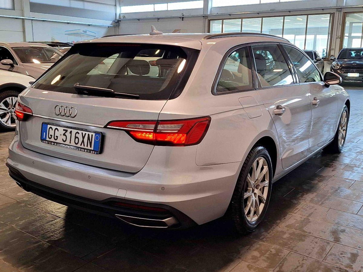 Audi A4 Avant 30 TDI/136 CV S tronic Business Advanced (3)