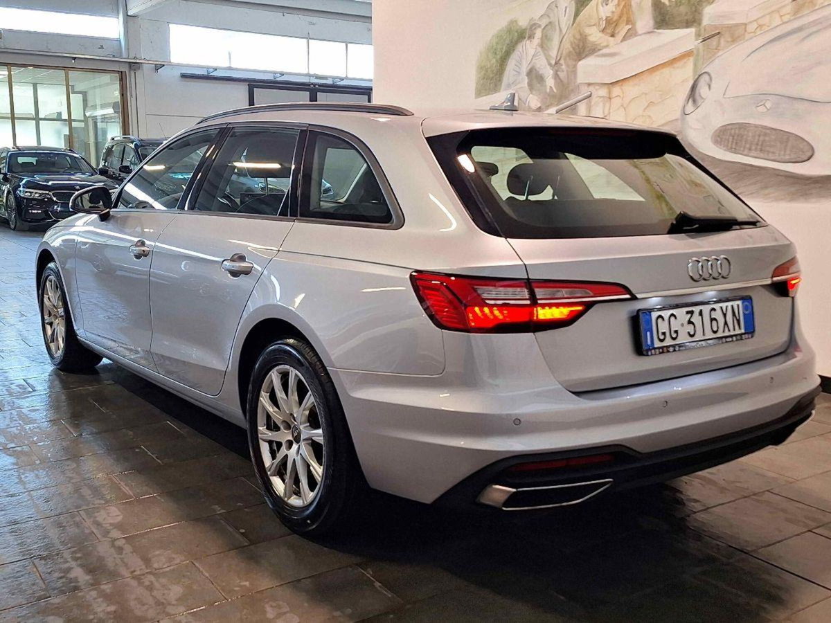 Audi A4 Avant 30 TDI/136 CV S tronic Business Advanced (5)