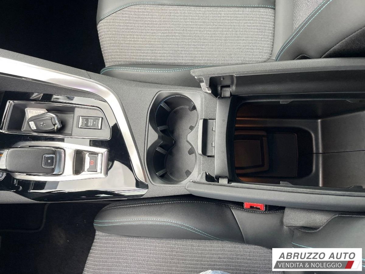 Peugeot 3008 PureTech Turbo 130 S&S EAT8 Allure (13)