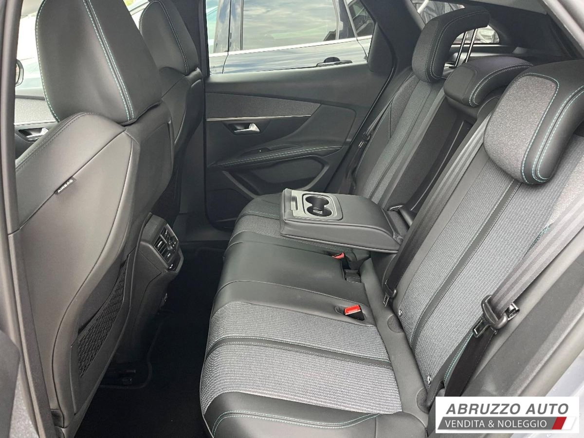 Peugeot 3008 PureTech Turbo 130 S&S EAT8 Allure (16)