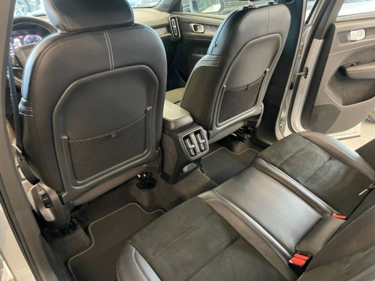 Volvo XC40 D4 AWD Geartronic R-design (11)