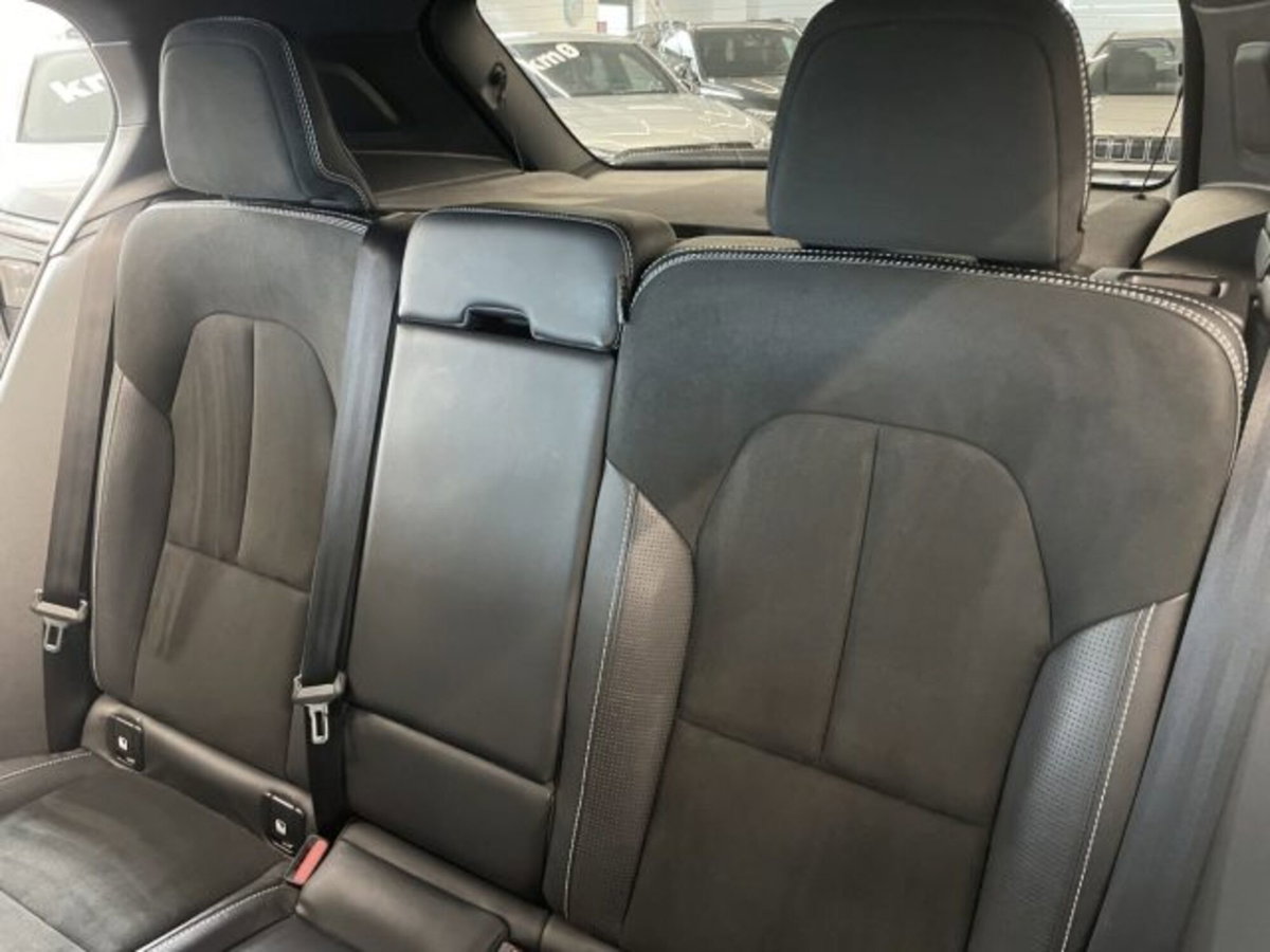 Volvo XC40 D4 AWD Geartronic R-design (13)