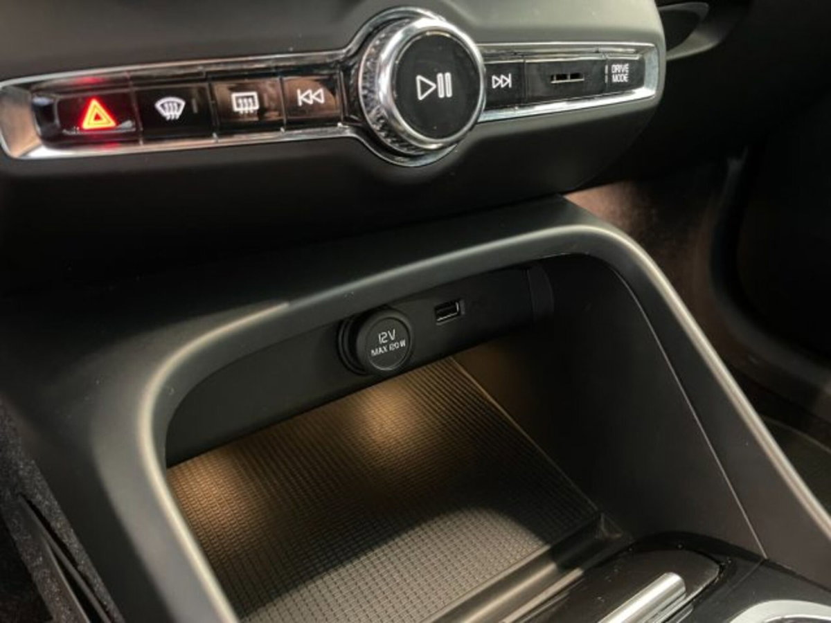Volvo XC40 D4 AWD Geartronic R-design (18)