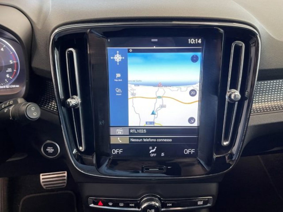 Volvo XC40 D4 AWD Geartronic R-design (2)