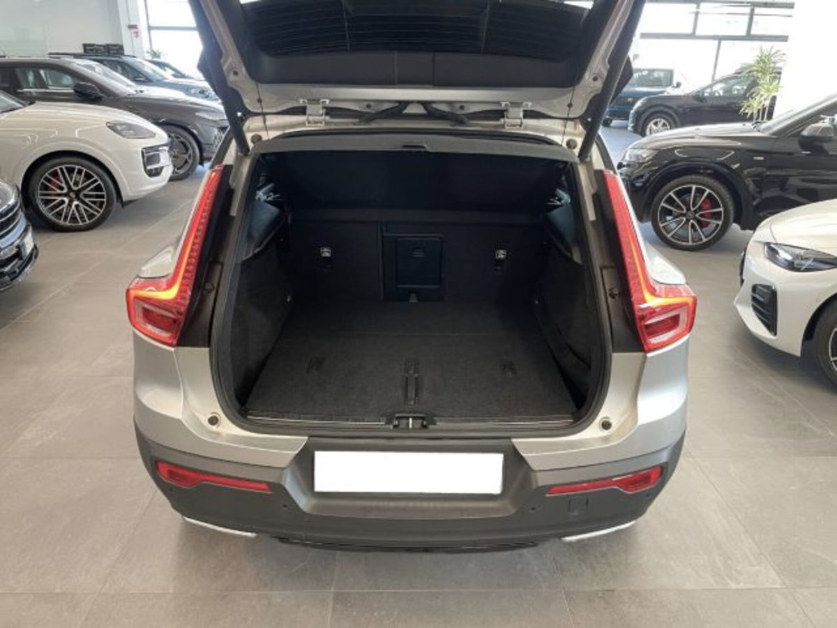 Volvo XC40 D4 AWD Geartronic R-design (3)