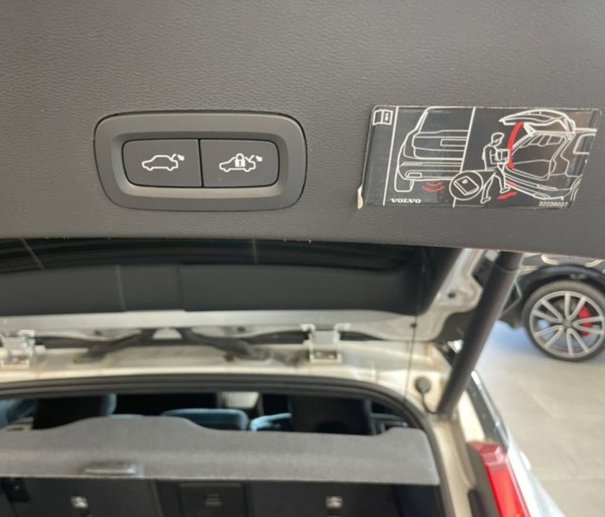 Volvo XC40 D4 AWD Geartronic R-design (4)
