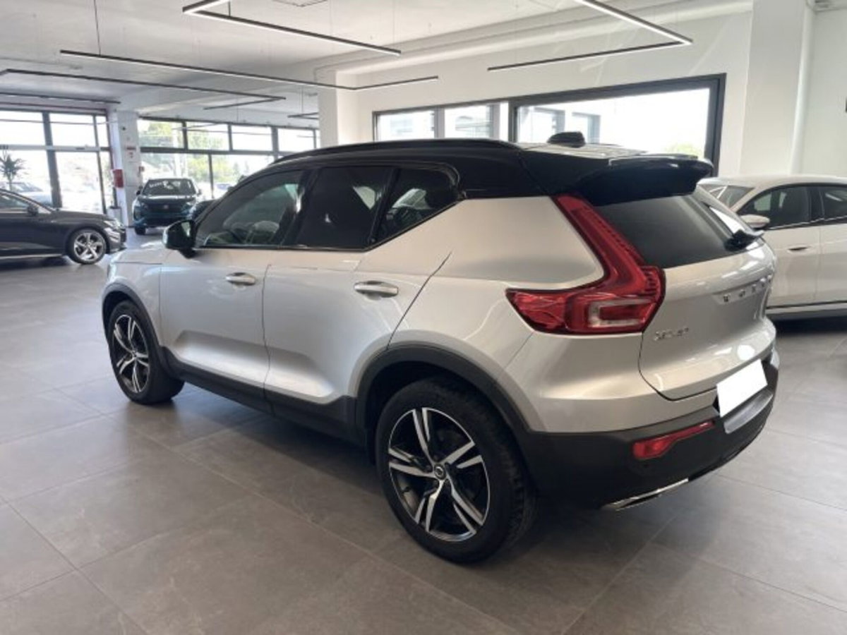 Volvo XC40 D4 AWD Geartronic R-design (6)