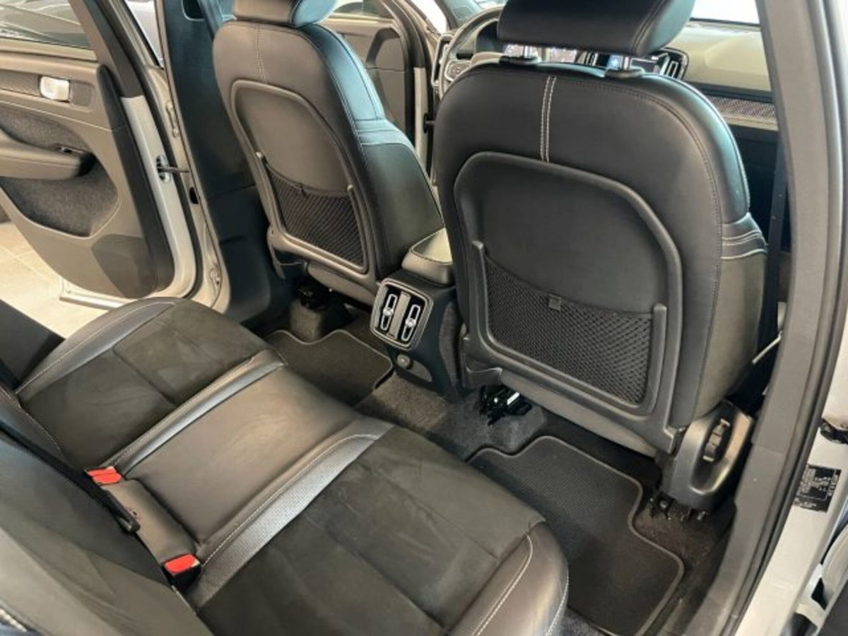 Volvo XC40 D4 AWD Geartronic R-design (7)