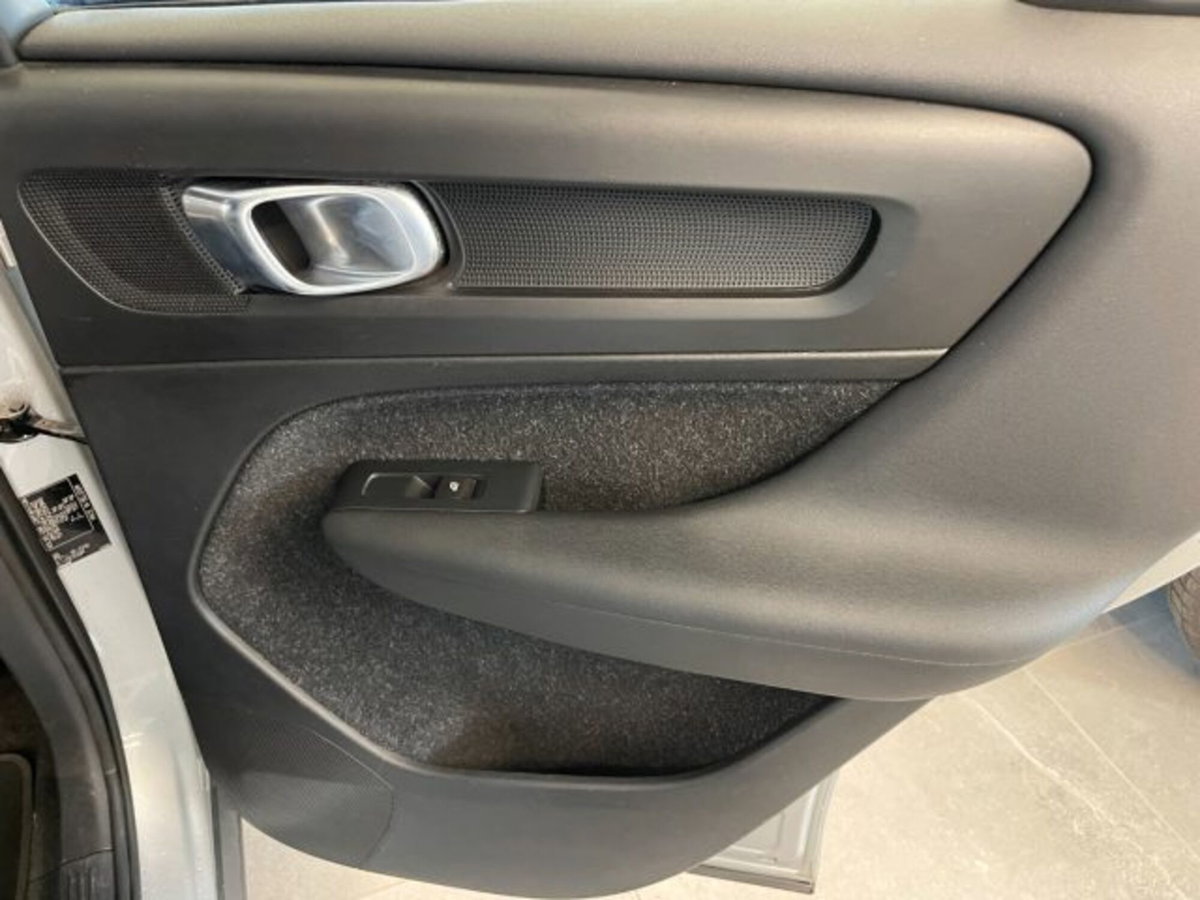 Volvo XC40 D4 AWD Geartronic R-design (8)