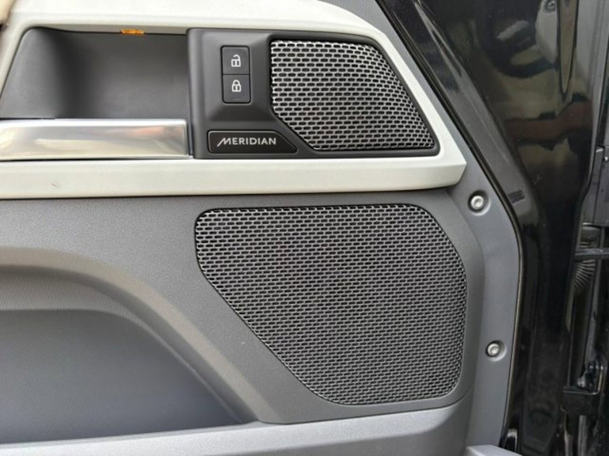 Land Rover Defender 110 3.0d mhev X-Dynamic SE awd 200cv auto 7p.ti (13)