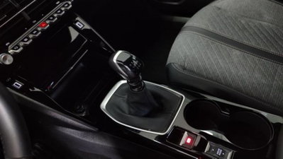 Peugeot 2008 PureTech 100 S&S Allure (11)