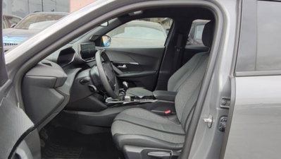 Peugeot 2008 PureTech 100 S&S Allure (5)