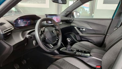 Peugeot 2008 PureTech 100 S&S Allure (6)