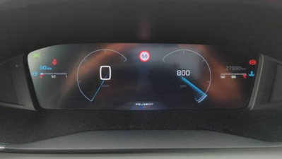 Peugeot 2008 PureTech 100 S&S Allure (8)
