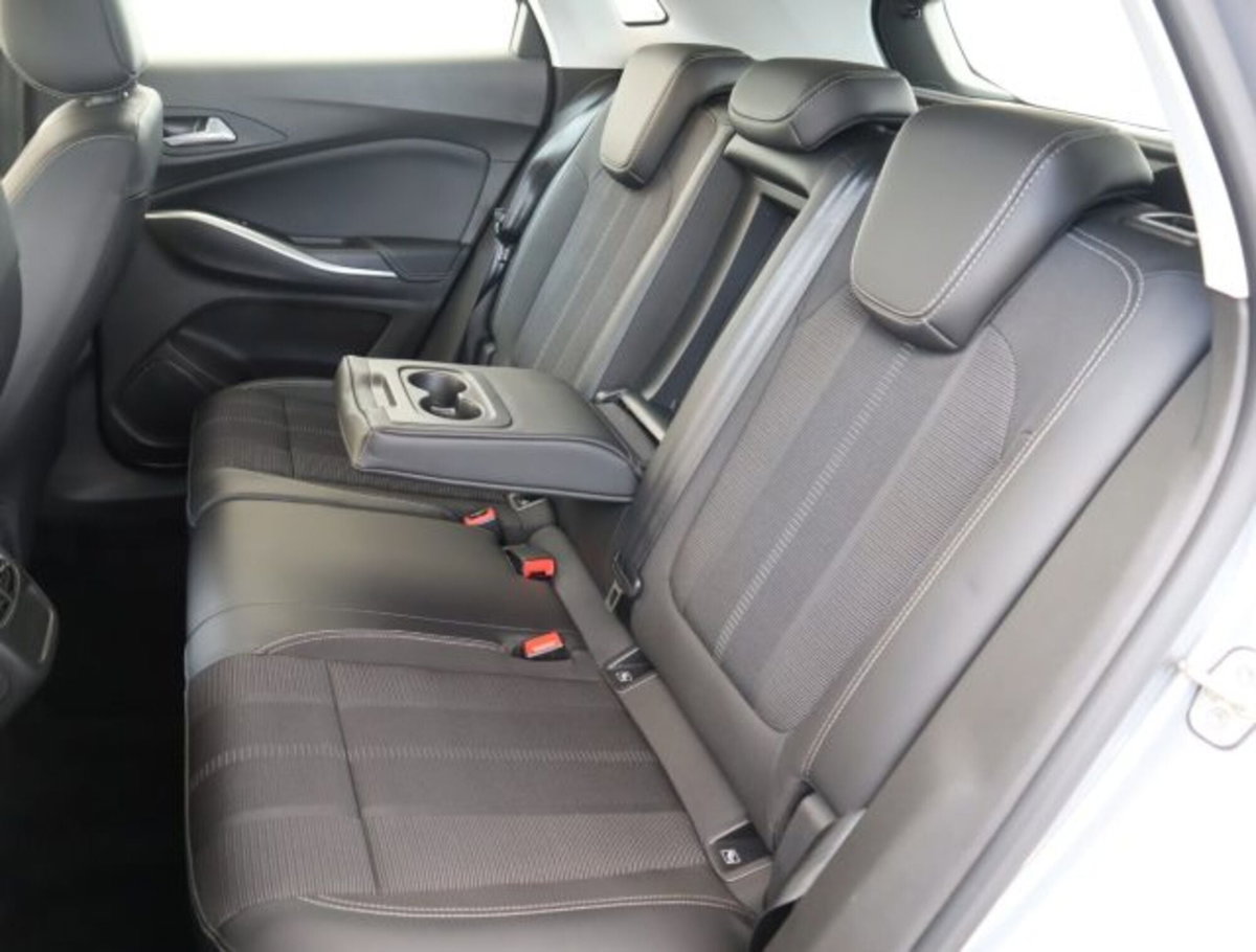 Opel Grandland 1.2 GS s&s 130cv (10)