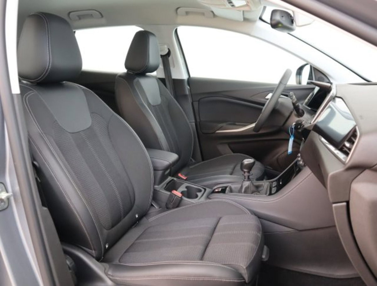 Opel Grandland 1.2 GS s&s 130cv (11)