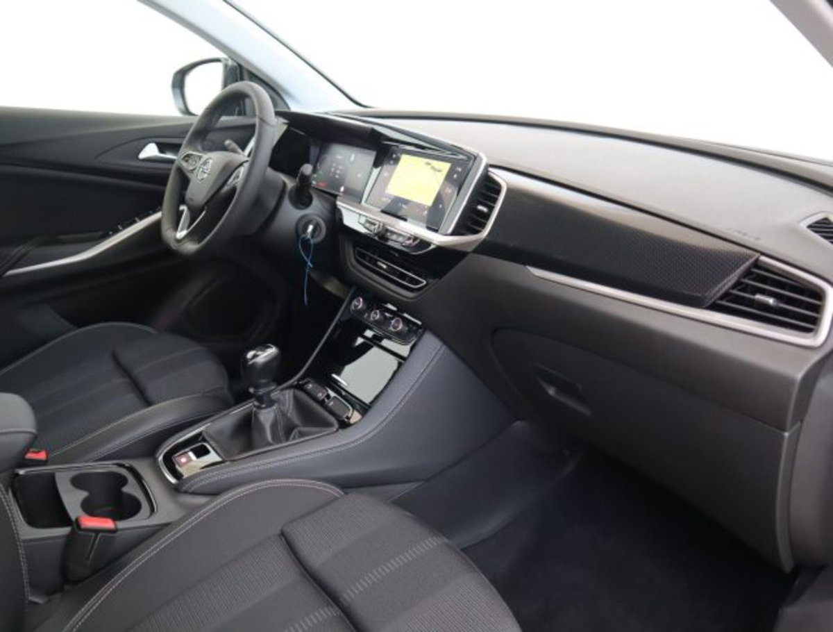 Opel Grandland 1.2 GS s&s 130cv (12)