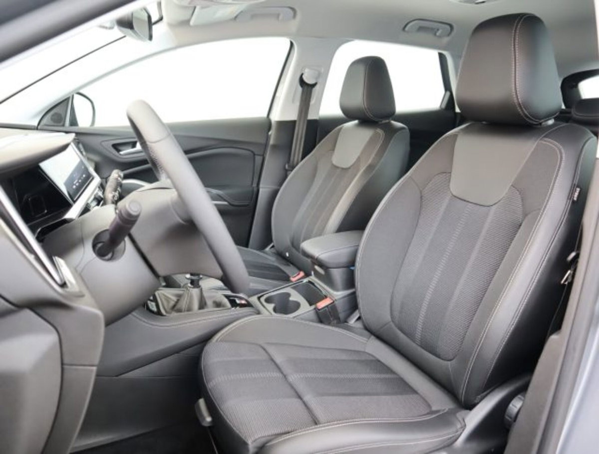 Opel Grandland 1.2 GS s&s 130cv (8)