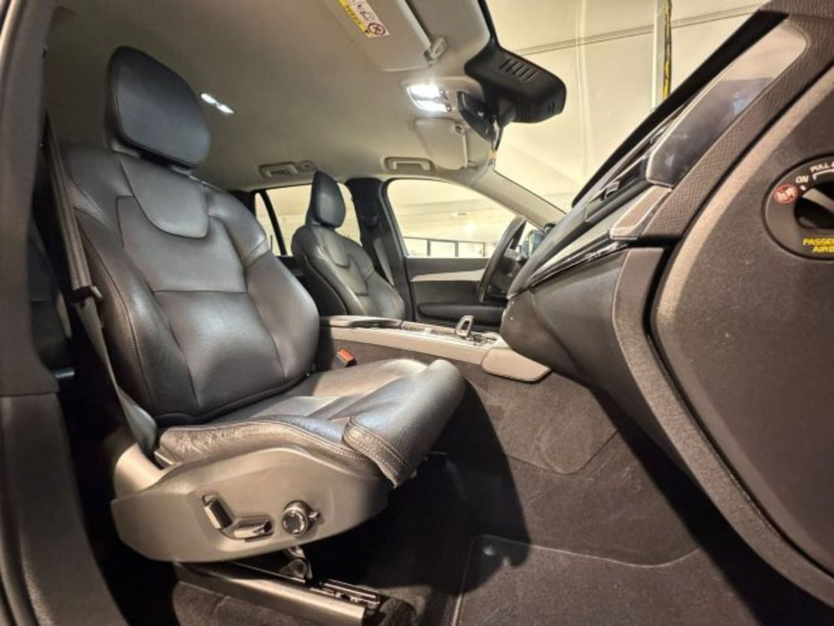 Volvo XC90 D5 AWD Geartronic Kinetic (17)