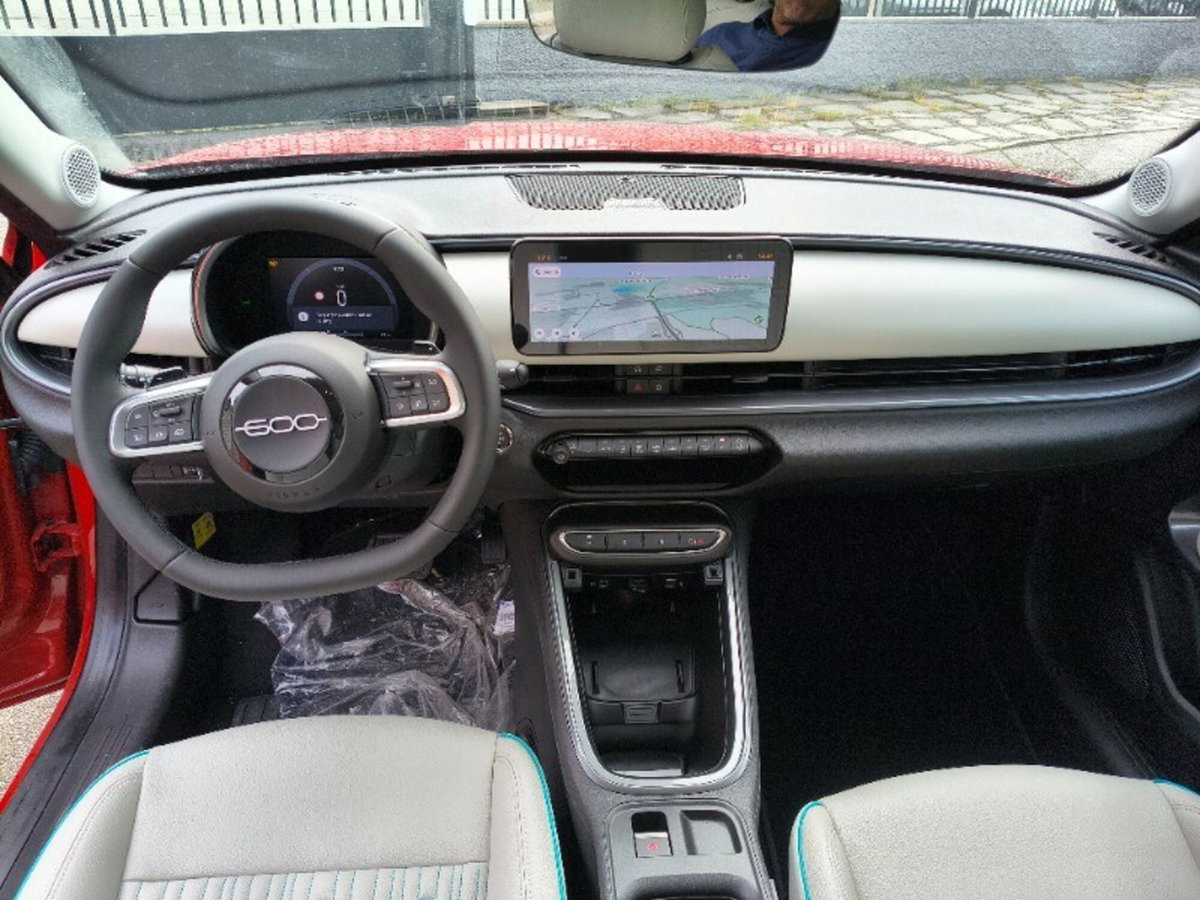 Fiat 600 1.2 hybrid Business 110cv auto (11)