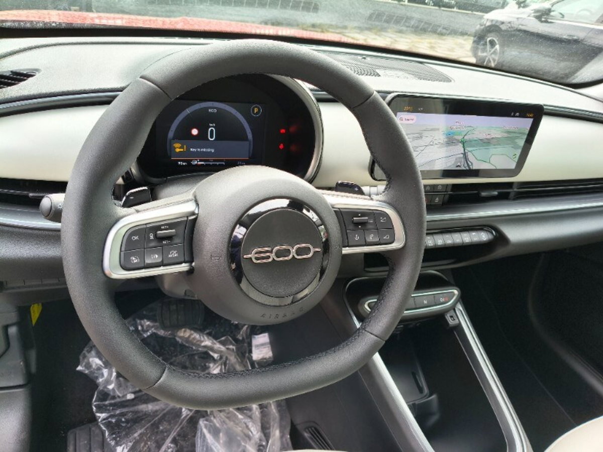 Fiat 600 1.2 hybrid Business 110cv auto (12)