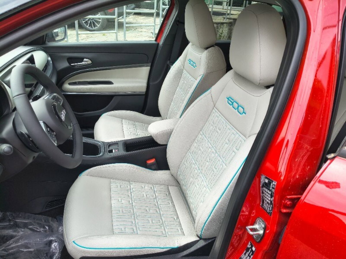 Fiat 600 1.2 hybrid Business 110cv auto (8)