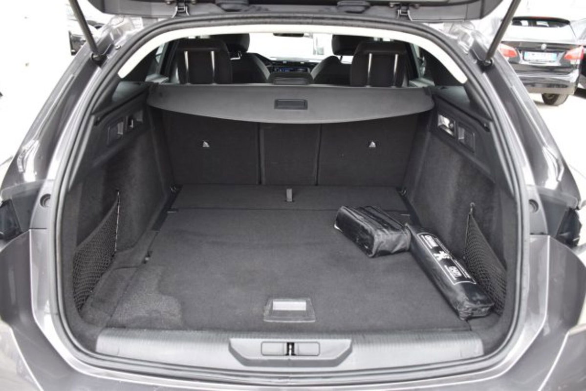 Peugeot 308 SW BlueHDi 130 S&S EAT8 Allure Pack (16)