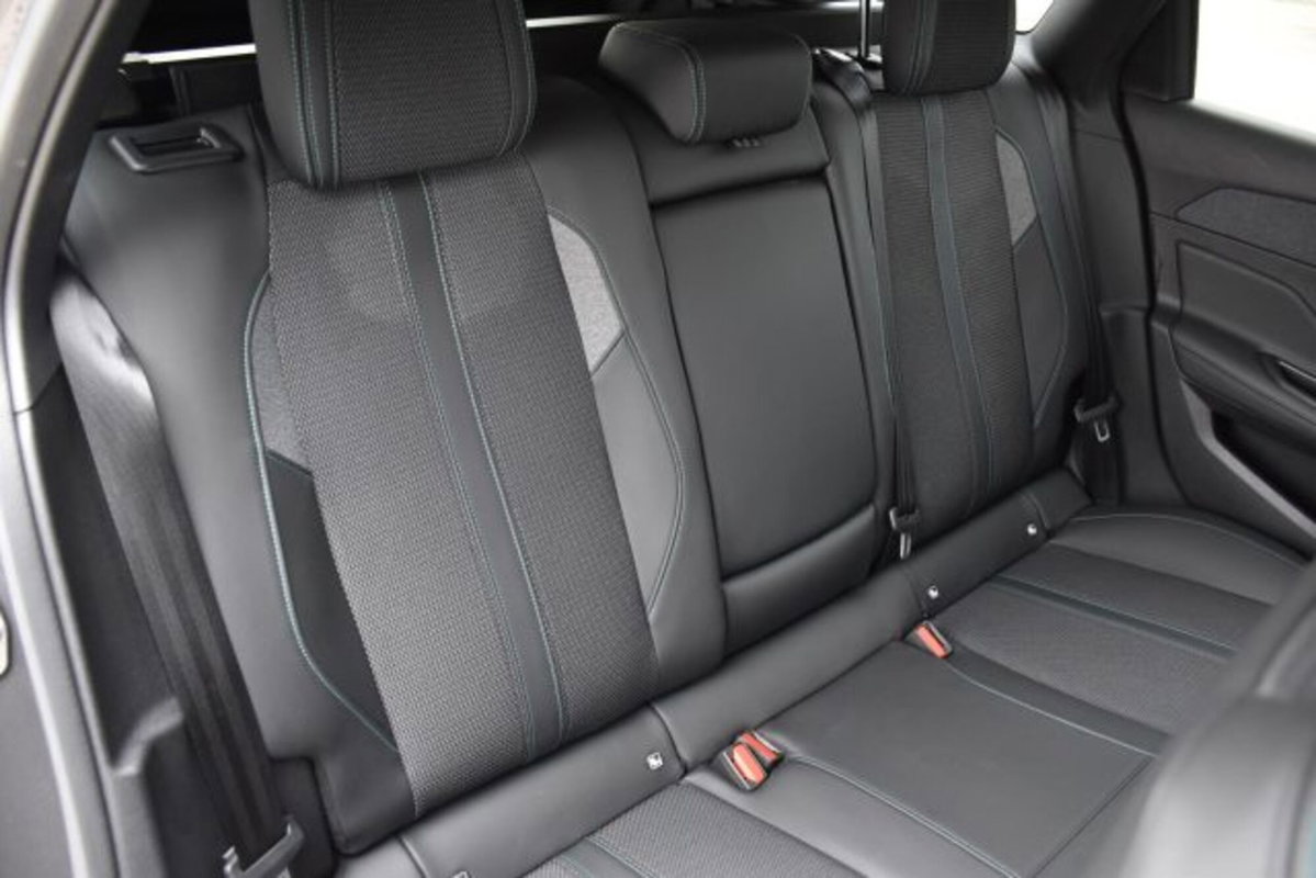 Peugeot 308 SW BlueHDi 130 S&S EAT8 Allure Pack (17)