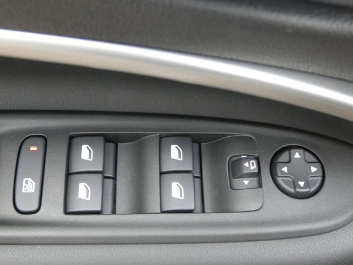 Jeep Avenger full-electric Black Edition fwd 156cv auto (18)