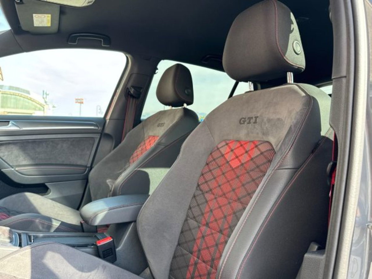 Volkswagen Golf GTI 2.0 TSI TCR DSG 5p. BlueMotion Technology (7)