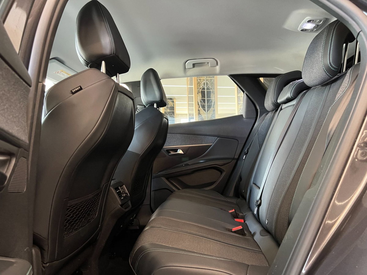 Peugeot 3008 BlueHDi 130 S&S Allure (11)