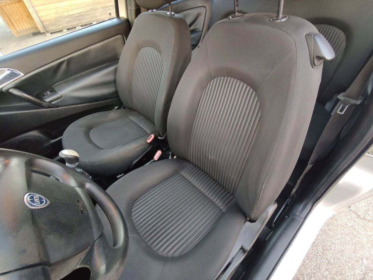Lancia Ypsilon 1.4 Argento Ecochic GPL (15)