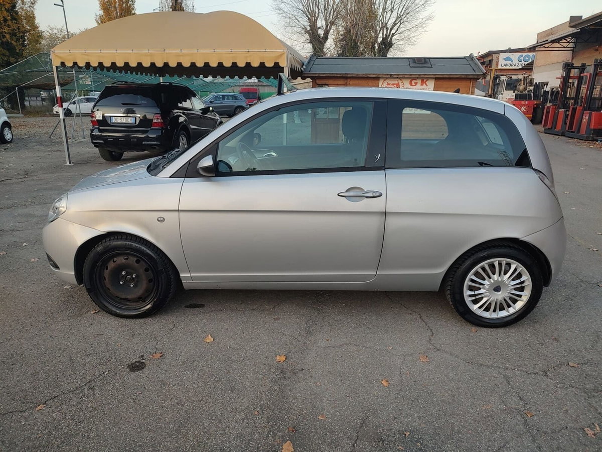 Lancia Ypsilon 1.4 Argento Ecochic GPL (4)