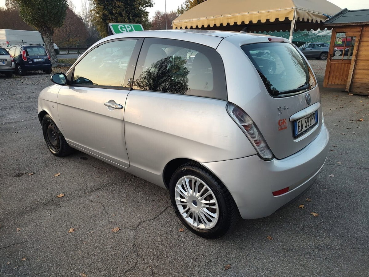 Lancia Ypsilon 1.4 Argento Ecochic GPL (5)
