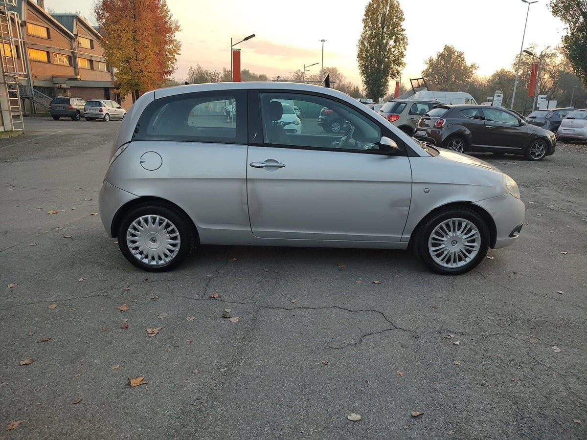 Lancia Ypsilon 1.4 Argento Ecochic GPL (6)