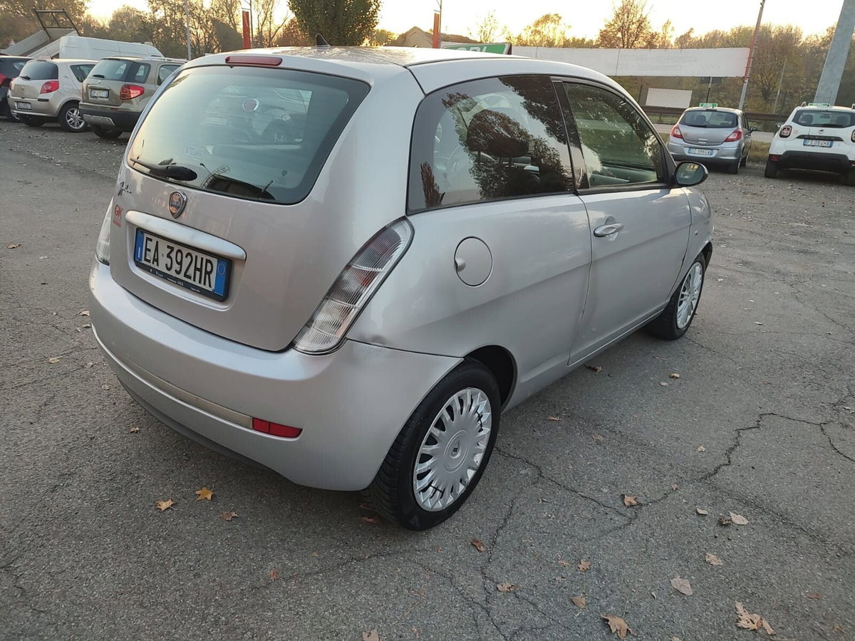Lancia Ypsilon 1.4 Argento Ecochic GPL (8)