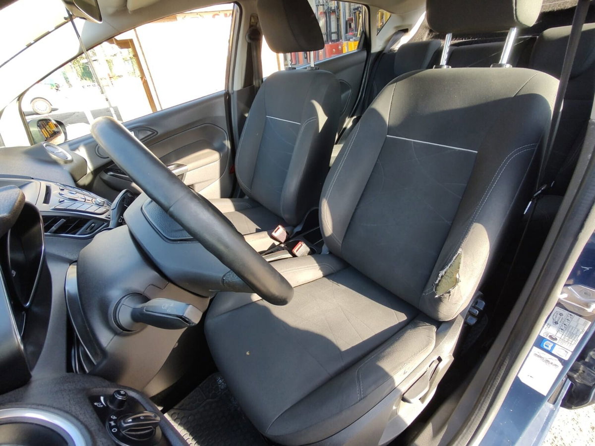 Ford Fiesta 1.4 5p. Bz.- GPL Titanium (9)