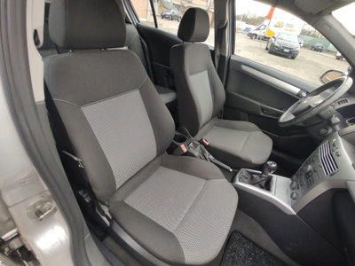 Opel Astra 1.6 115CV 5 porte Cosmo (12)