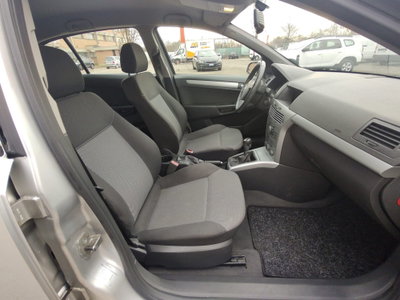 Opel Astra 1.6 115CV 5 porte Cosmo (14)