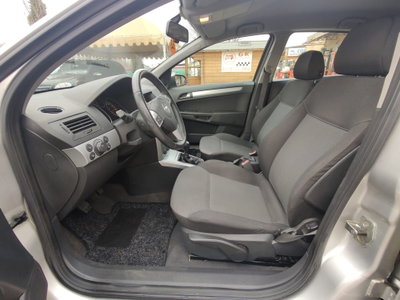 Opel Astra 1.6 115CV 5 porte Cosmo (16)