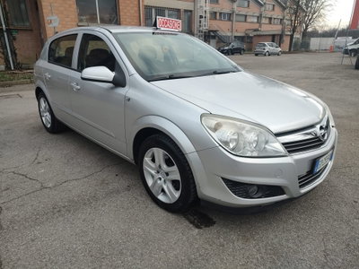 Opel Astra 1.6 115CV 5 porte Cosmo (2)